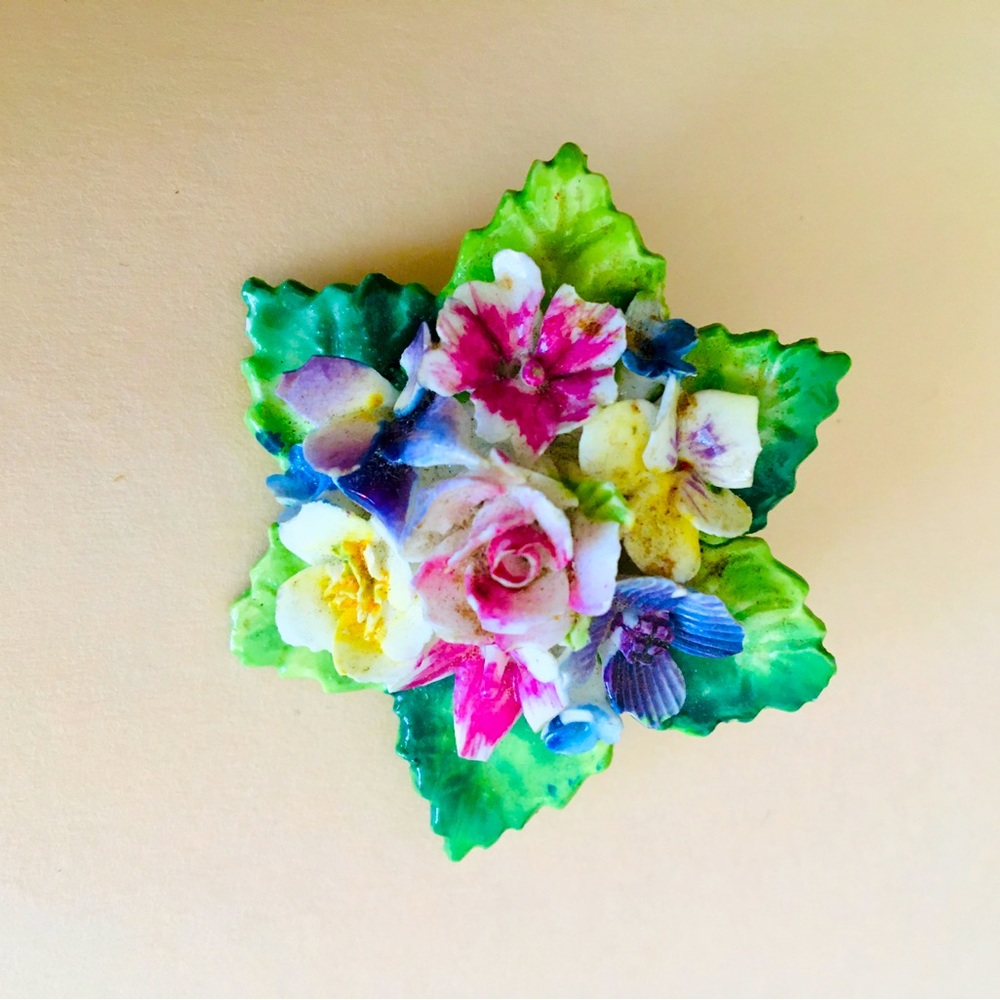Vintage Crown Staffordshire England brooch. Pretty. See pics.